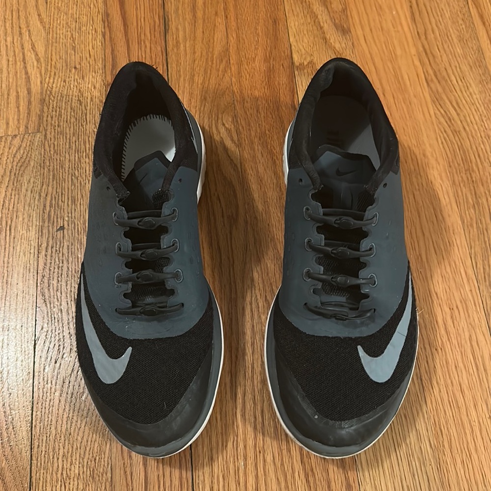 Nike tennis shoes